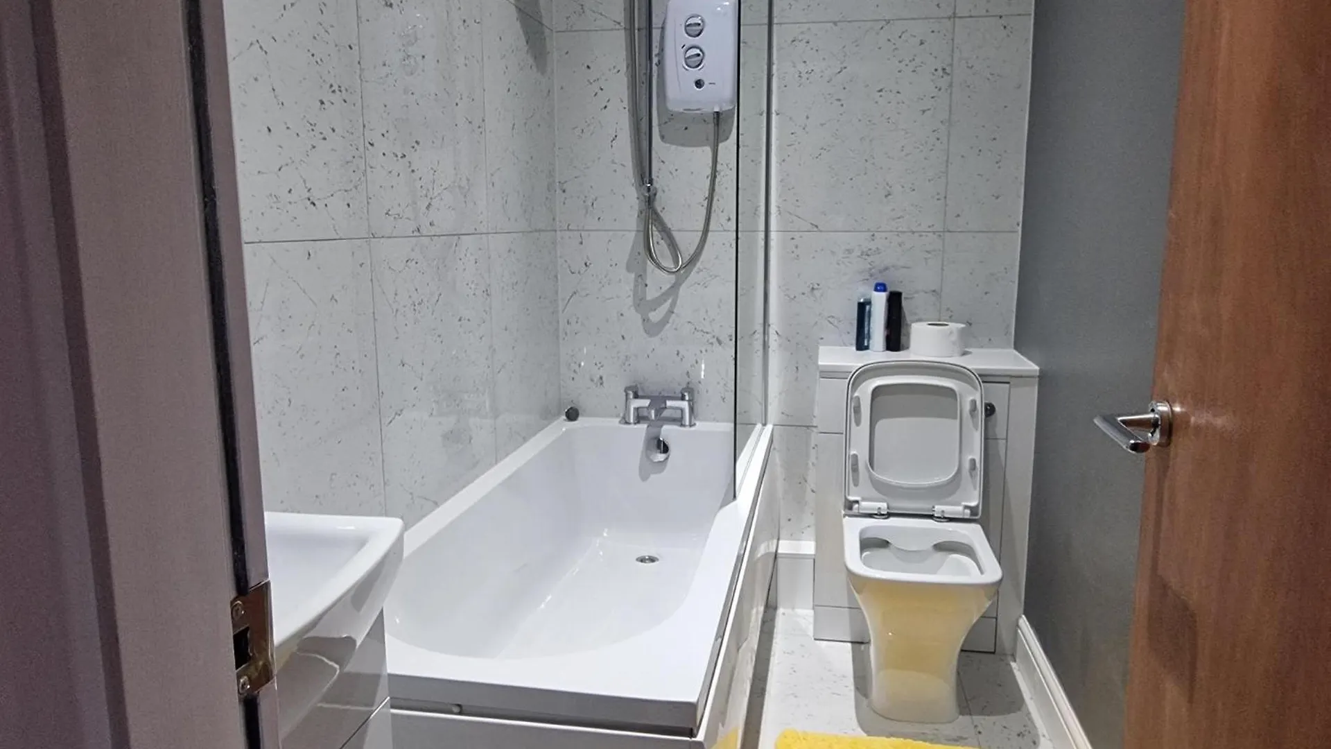 Impeccable 3-Bed Apartment In Bradford To Explore