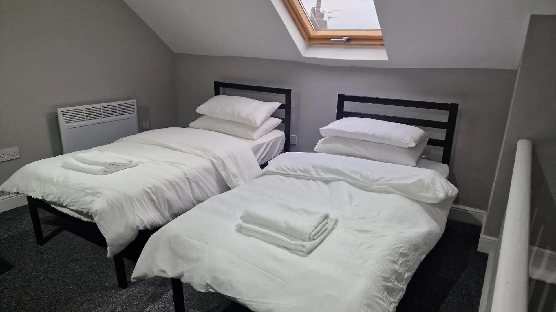 Impeccable 3-Bed Apartment In Bradford To Explore ile iletişim
